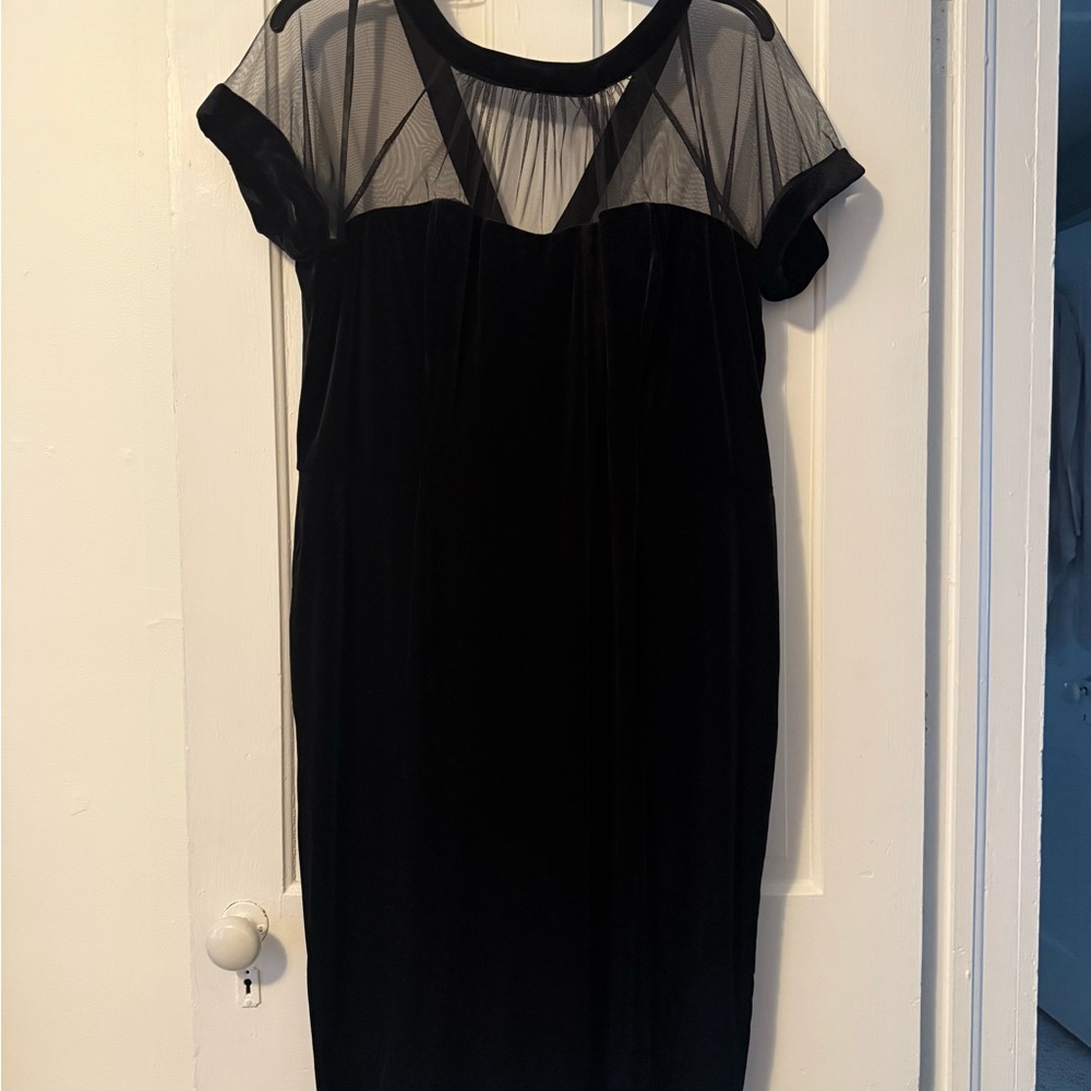 Maggy London Elegant Black Velvet Illusion Cocktail Dress - Picture 2 of 6
